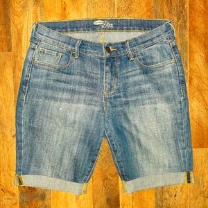 The Diva Old Navy Women’s Size 4 Regular Denim Jean Shorts Color Blue